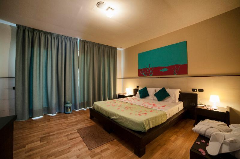 Plana Hotel กัสเตลโวลตูร์โน ภายนอก รูปภาพ